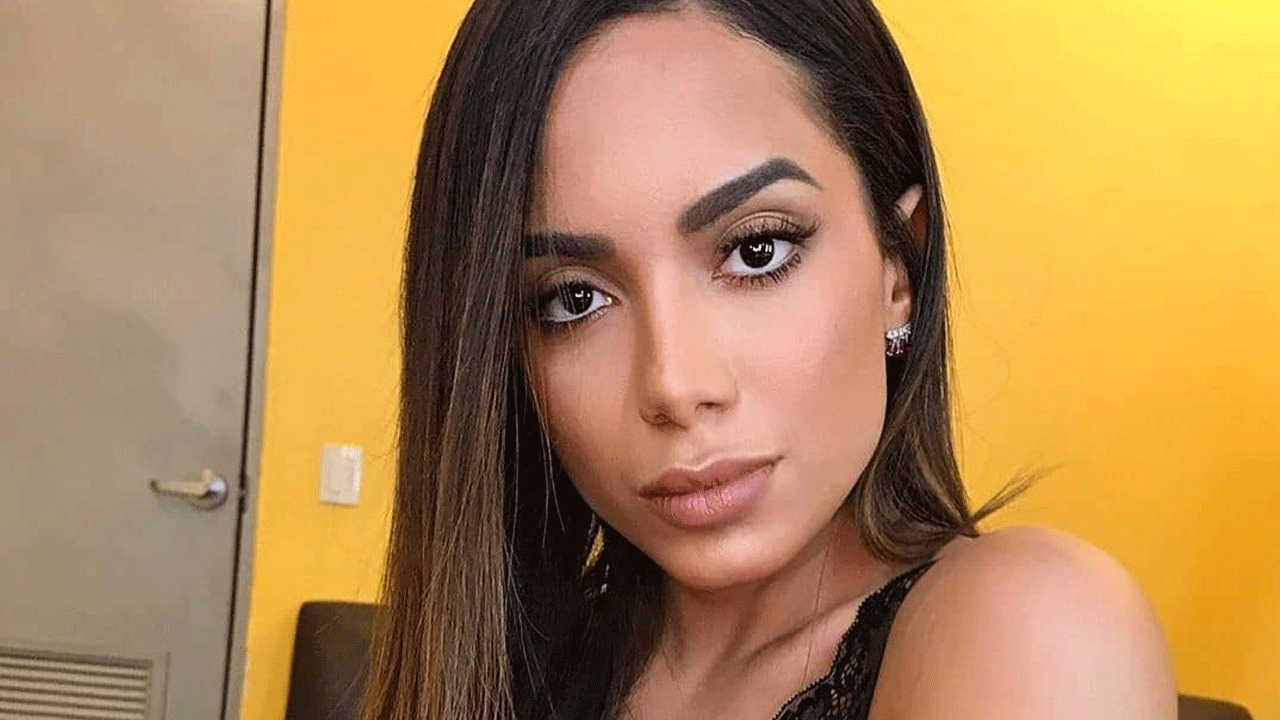 Anitta compartilha cliques de ensaio para revista e surpreende: “Chegou a patroa”