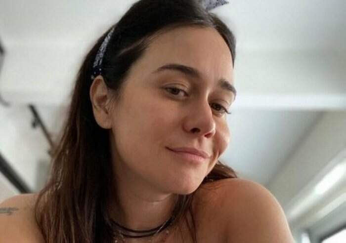 Alessandra Negrini se irrita com surpresa de fãs com sua idade: “50 anos é jovem” - Metropolitana FM