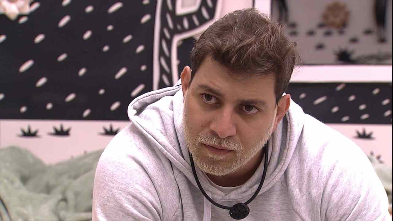 BBB21: Caio bate boca com Carla ao vivo: “Hipócrita” - Metropolitana FM