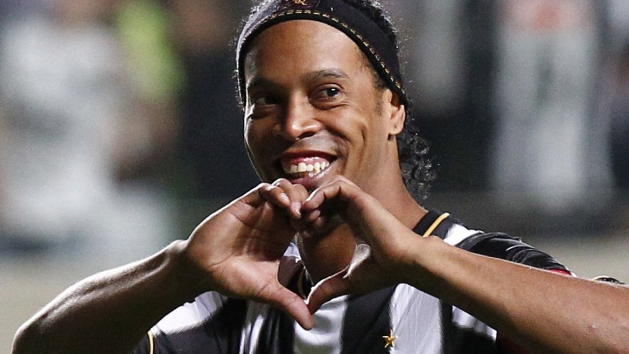 Ronaldinho Gaúcho celebra aniversário em meio a pandemia e divide opiniões na web