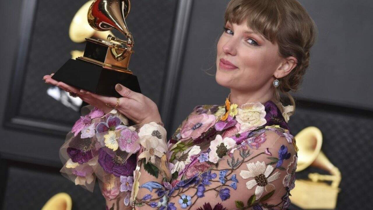 Taylor Swift é a única mulher a ganhar três vezes o Grammy de ‘Álbum do ano’ - Metropolitana FM