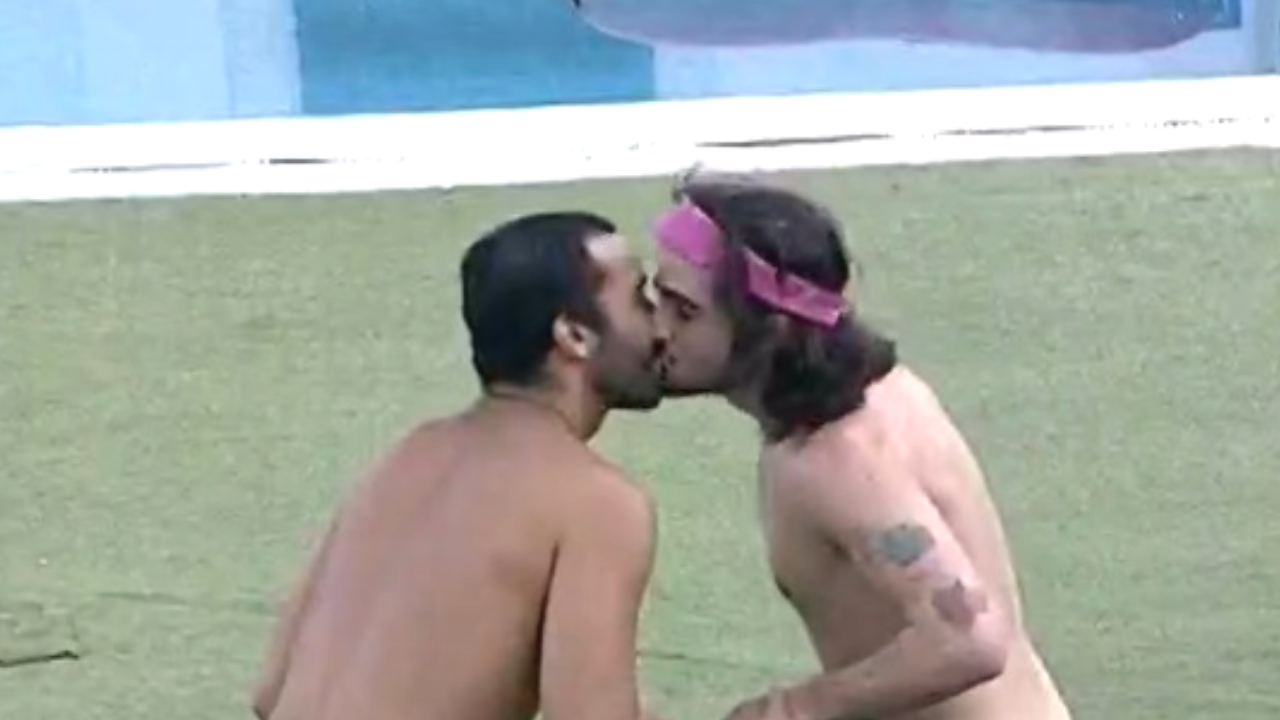 BBB21: Gilberto e Fiuk cumprem promessa de pular na piscina pelados, dão selinho e chocam web