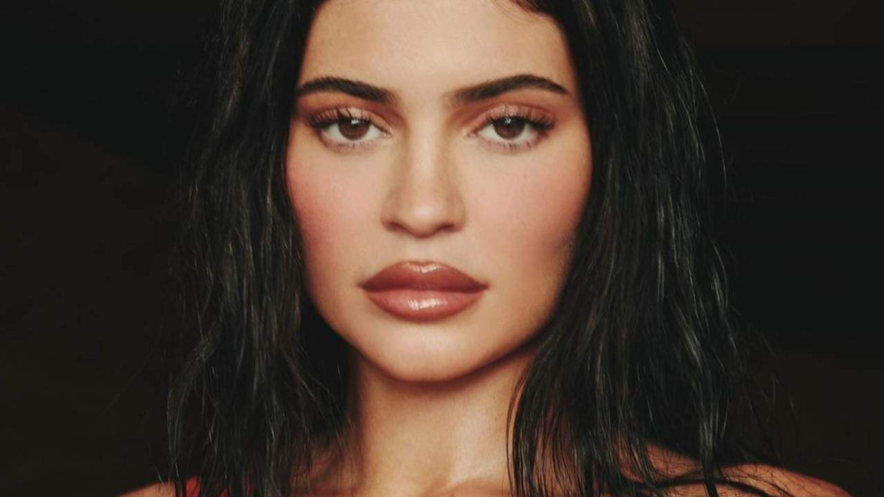 Kylie Jenner esbanja beleza e encanta a web: “Levando o legado Kardashian nas costas”