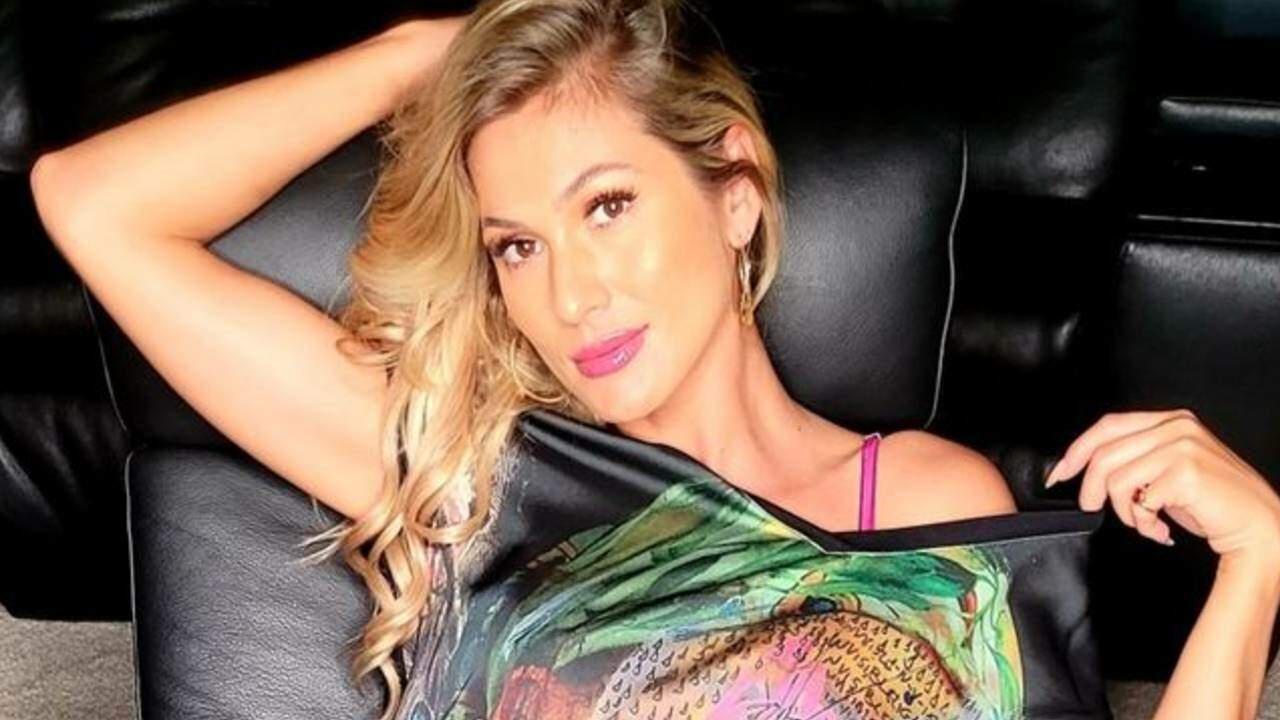 Lívia Andrade comenta que encontrou uma cobra na porta de sua casa - Metropolitana FM