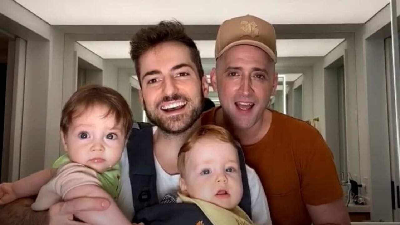 Thales Bretas, viúvo de Paulo Gustavo, surge com filhos Gael e Romeu e comove web: “Anjinhos!” - Metropolitana FM