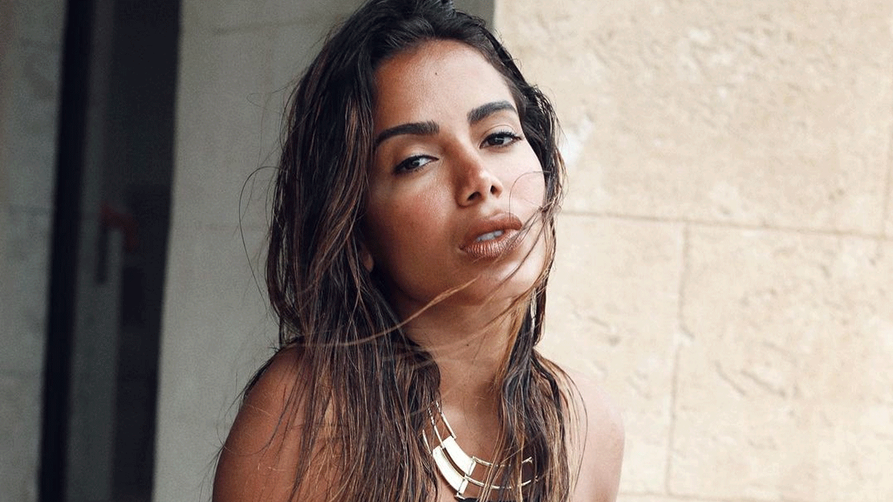 Anitta é acusada de zombar de música religiosa e rebate polêmica: “É uma montagem” - Metropolitana FM