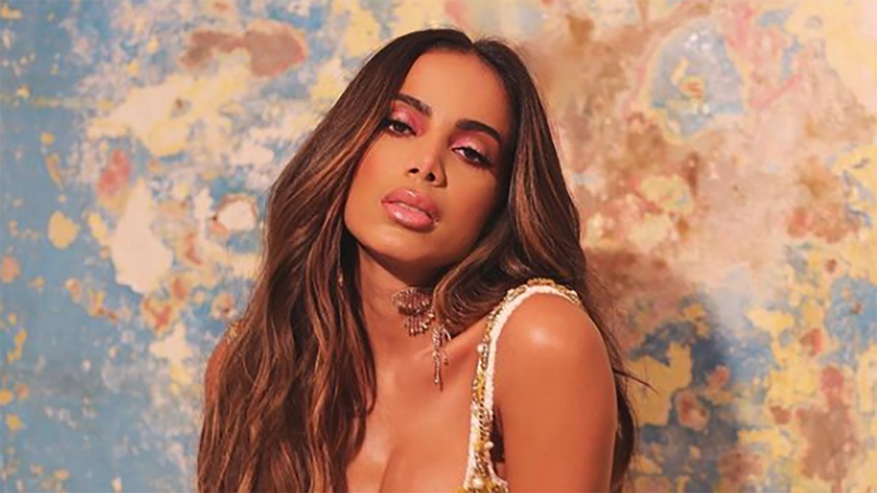Anitta surge com vestido deslumbrante em clique na República Dominicana - Metropolitana FM