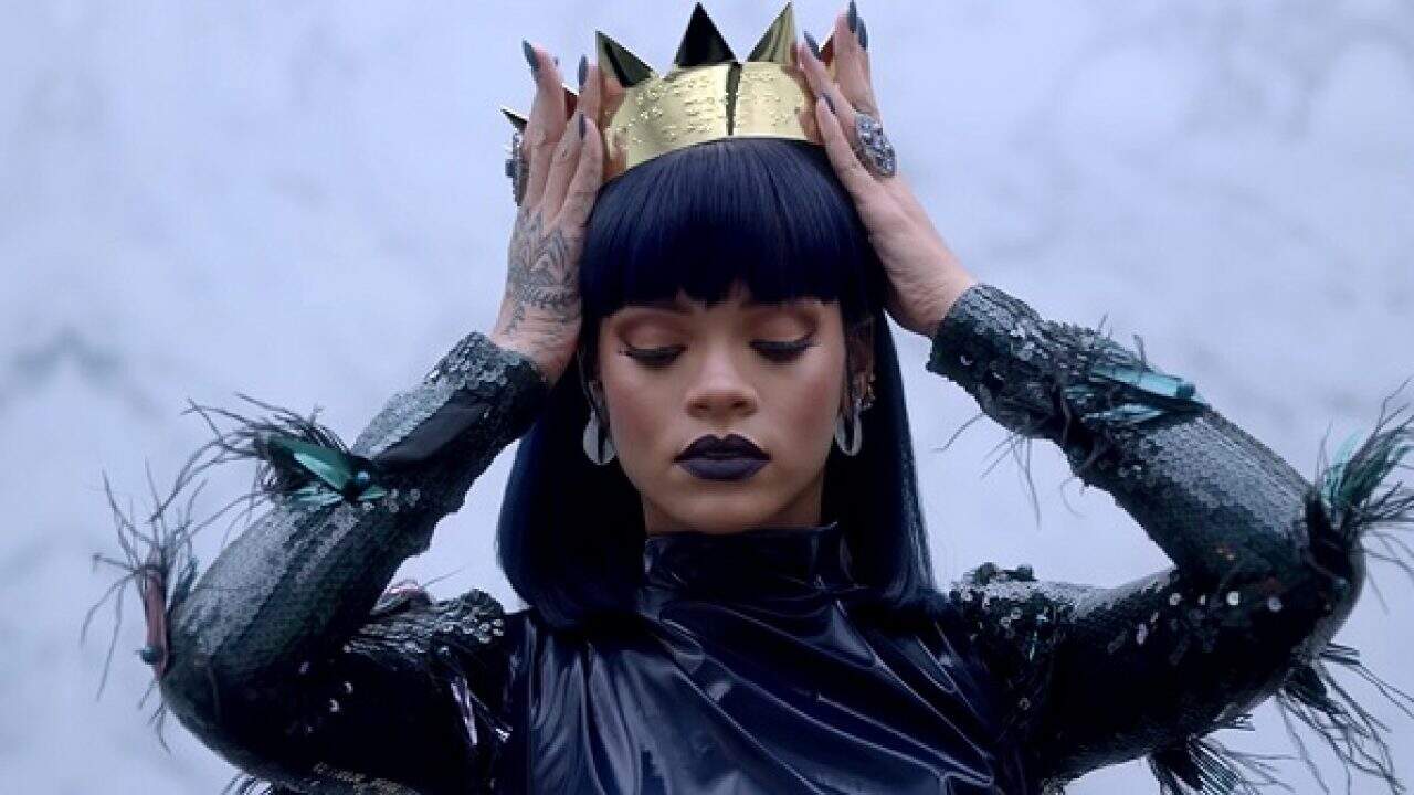 Rihanna se torna a cantora mais rica do mundo; saiba o valor da fortuna - Metropolitana FM