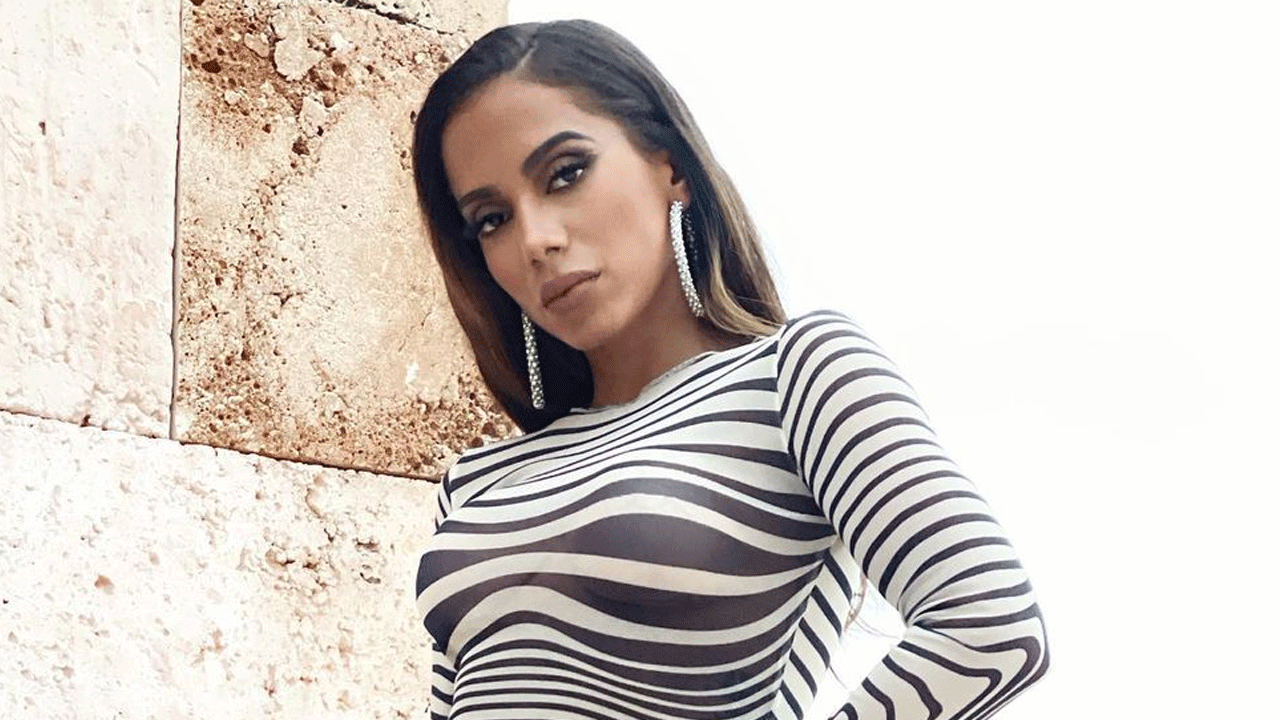 Anitta mostra detalhes de look para premiação latina: “Prêmios Heat” - Metropolitana FM
