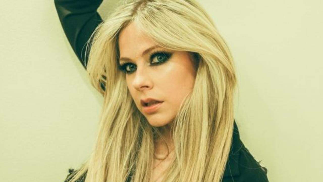 Avril Lavigne faz post enigmático e deixa fãs ansiosos - Metropolitana FM