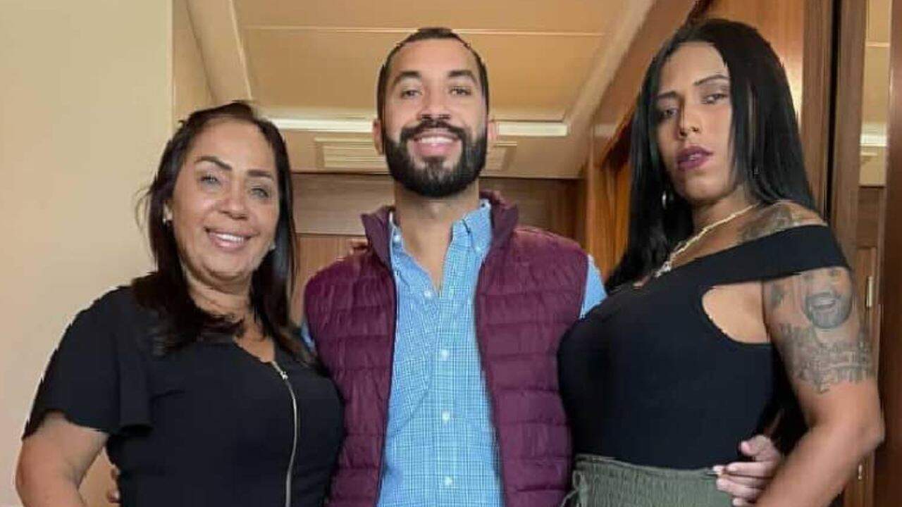 Mãe de Gil do Vigor se indigna após funcionária destratar filha: “Por que ela é negra? Isso é inadmissível” - Metropolitana FM