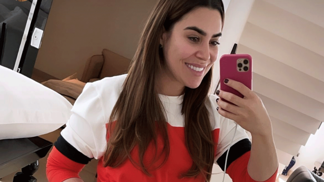 Com look confortável, Naiara Azevedo faz selfie em frente ao espelho e encanta fãs - Metropolitana FM