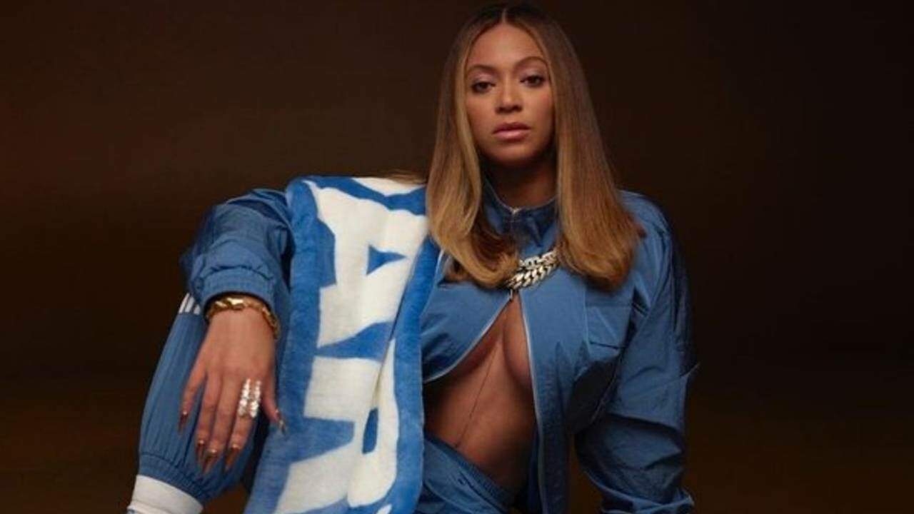 Beyoncé compartilha cliques com bolsa em formato inusitado e chama a atenção da web - Metropolitana FM