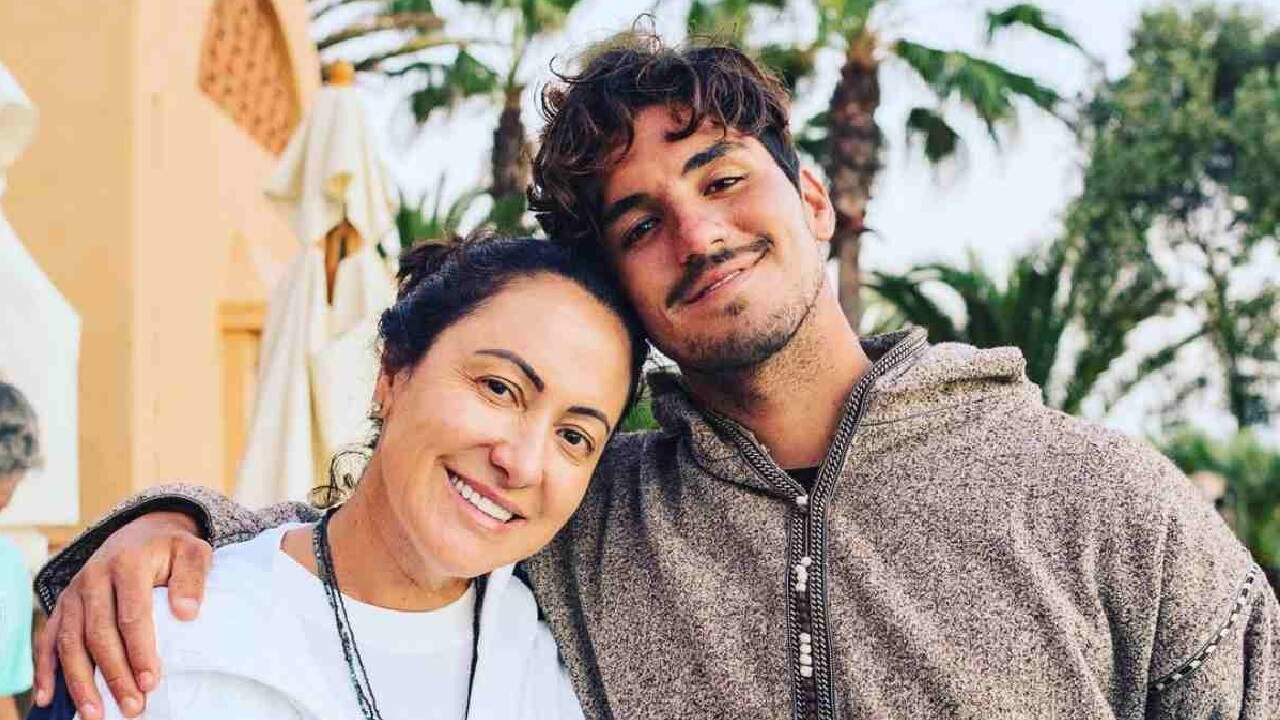 Mãe de Gabriel Medina contraria polêmicas e celebra conquista do filho: “Parabéns”