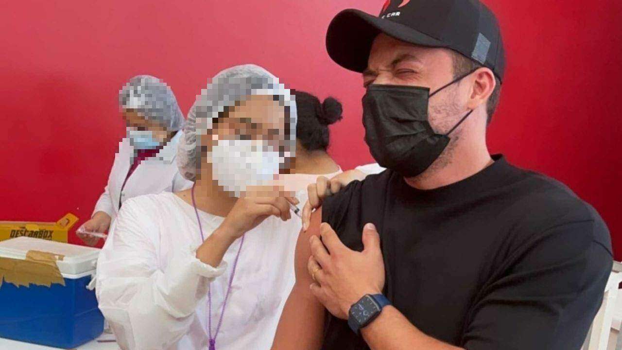 Wesley Safadão presta esclarecimentos sobre vacinação irregular contra a Covid-19 em Delegacia - Metropolitana FM