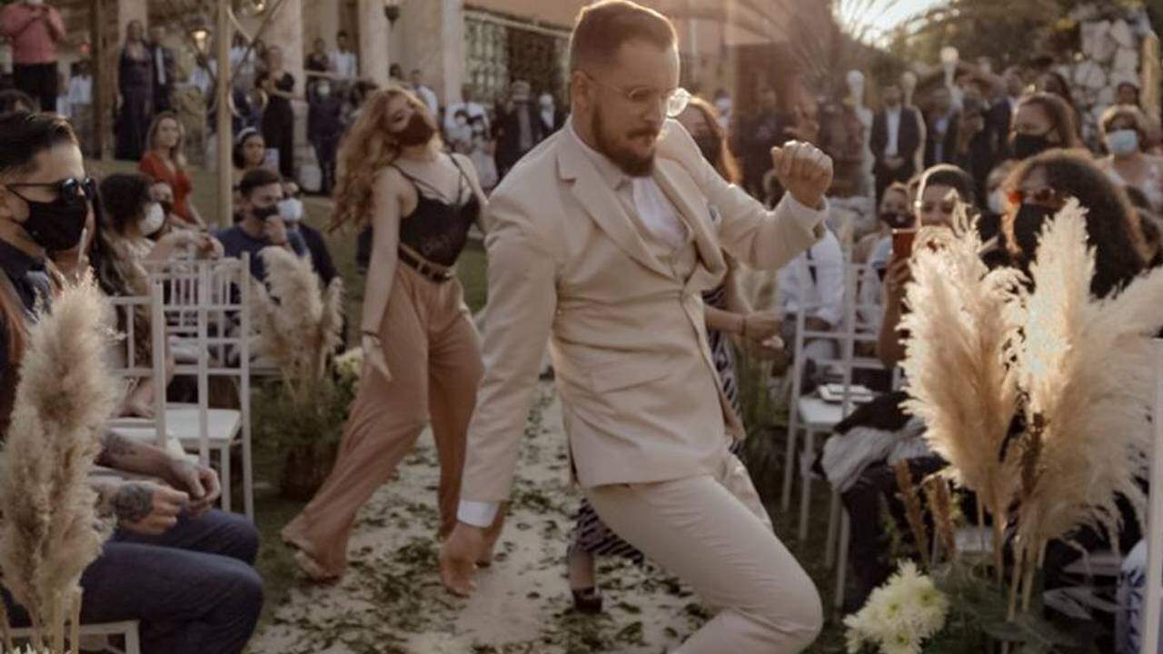 Noivo brasileiro entra dançando música de Justin Timberlake em seu casamento e chama atenção do cantor; veja