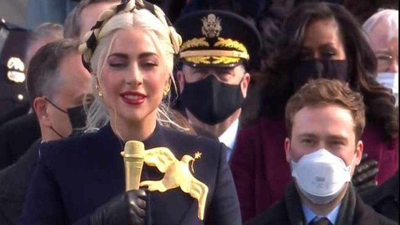 Lady Gaga faz revelação inusitada sobre vestido usado na posse de Joe Biden e choca fãs
