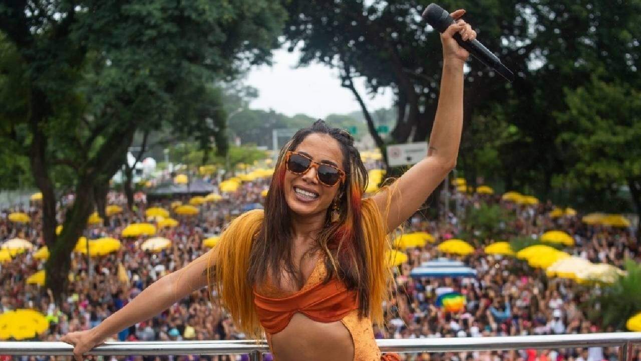 Evento leiloa “experiência no Carnaval com Anitta” e valor do lance arrematado impressiona web - Metropolitana FM