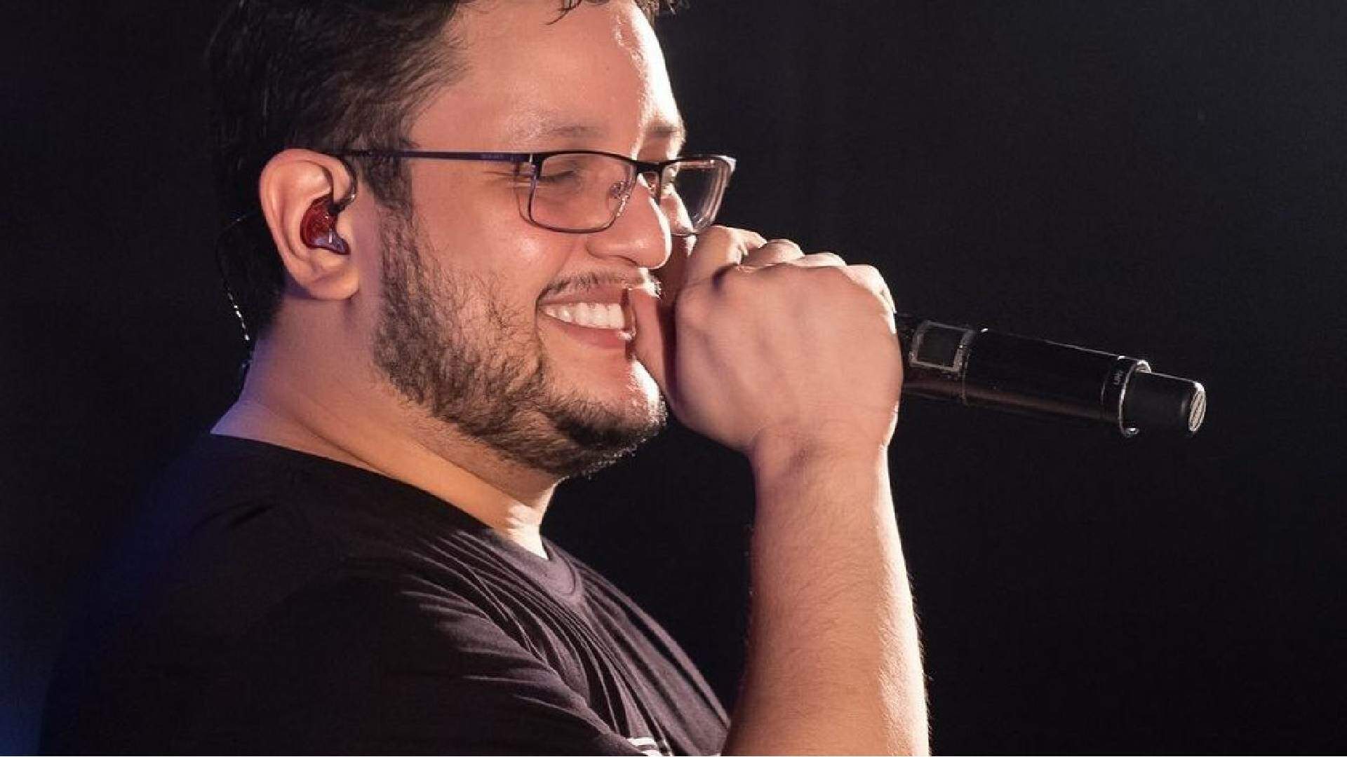 Cantores e famosos lamentam morte do cantor Maurílio: “Que perda!” - Metropolitana FM