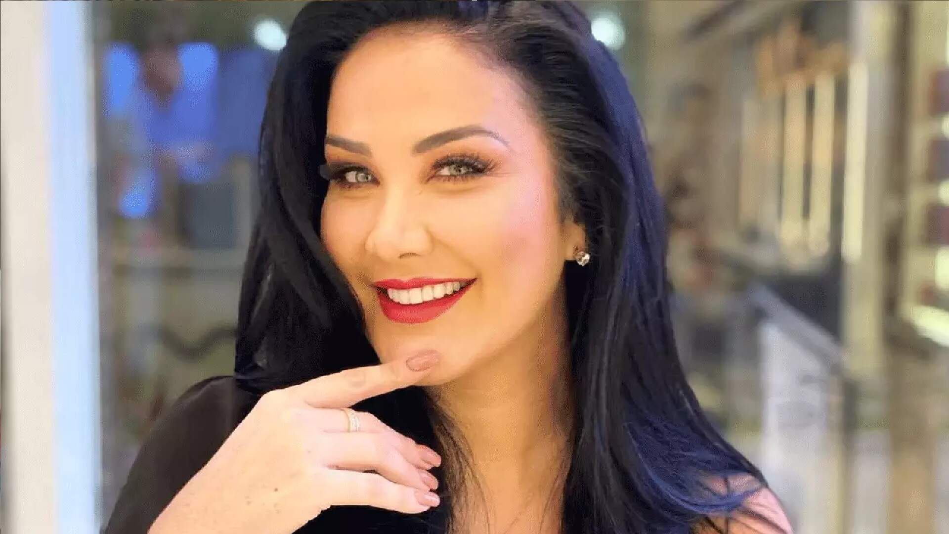 Helen Ganzarolli exibe look do fim de semana em clique e esbanja beleza natural: “Boa tarde, amores!” - Metropolitana FM