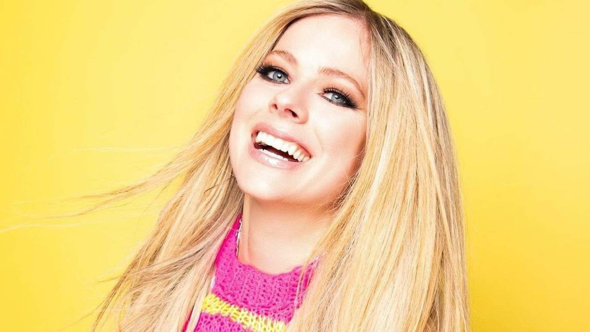 Avril Lavigne comenta repercussão de seu famoso hit que virou sucesso no TikTok: “Amam”