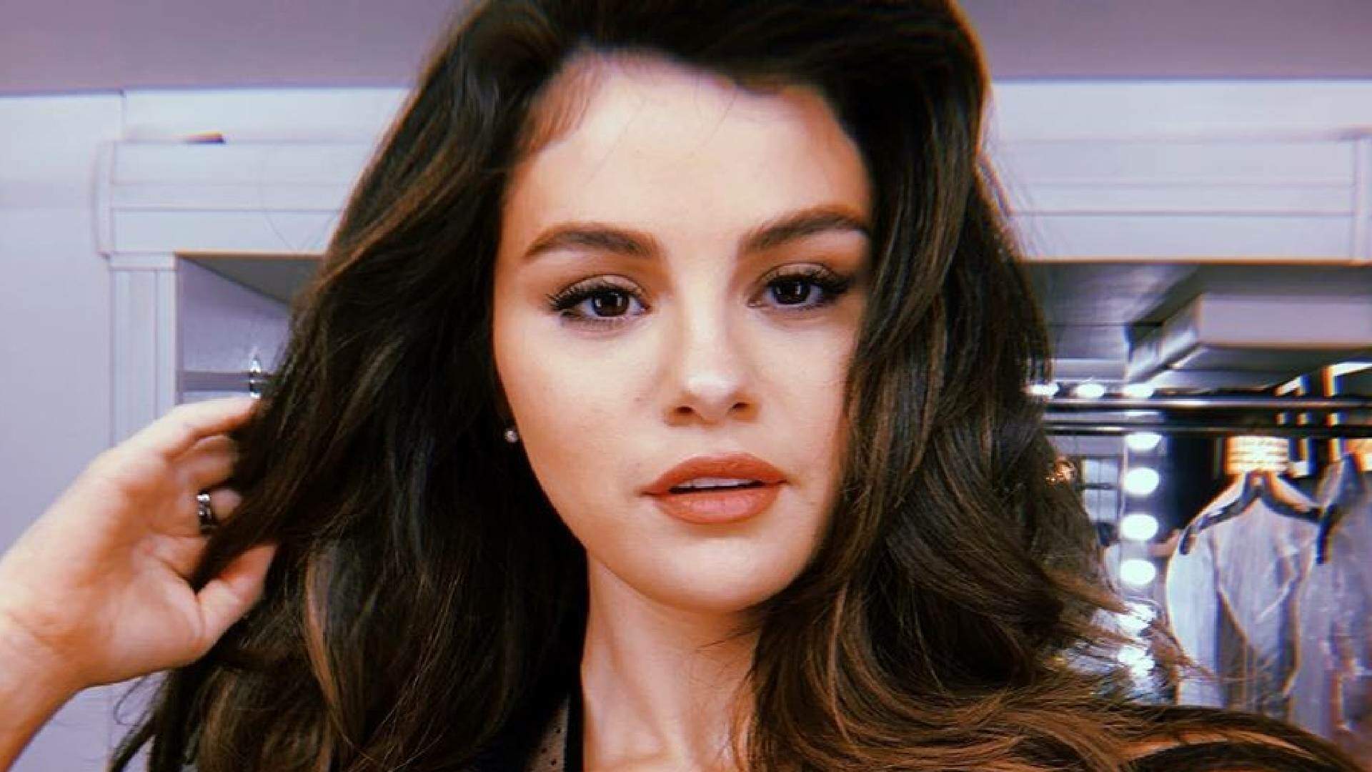 Com novo visual, Selena Gomez esbanja beleza em clique e encanta fãs - Metropolitana FM