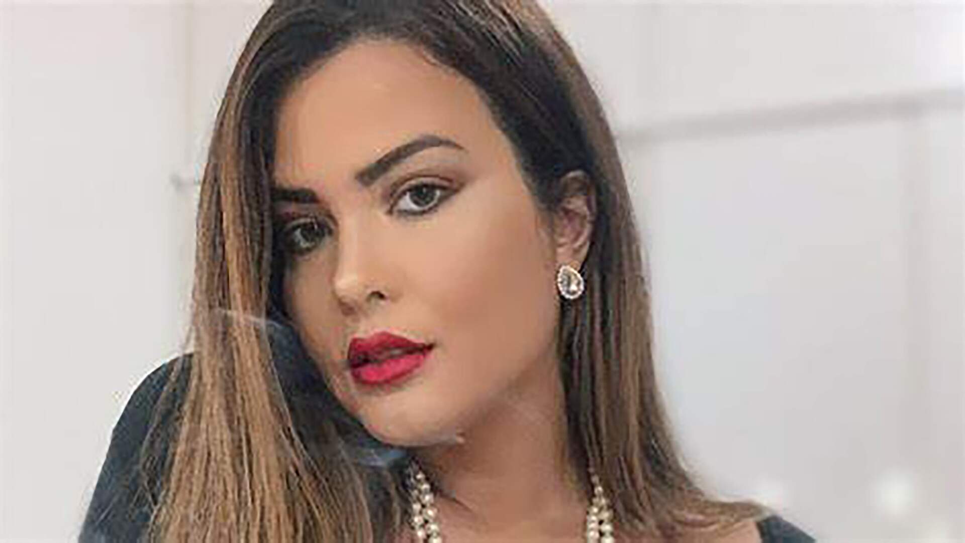 Geisy Arruda resolve brincar com os fãs e se veste de Chapeuzinho Vermelho em novo ensaio - Metropolitana FM