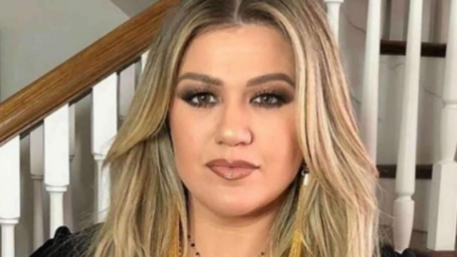 Kelly Clarkson faz pedido inusitado para Justiça e motivo impressiona fãs