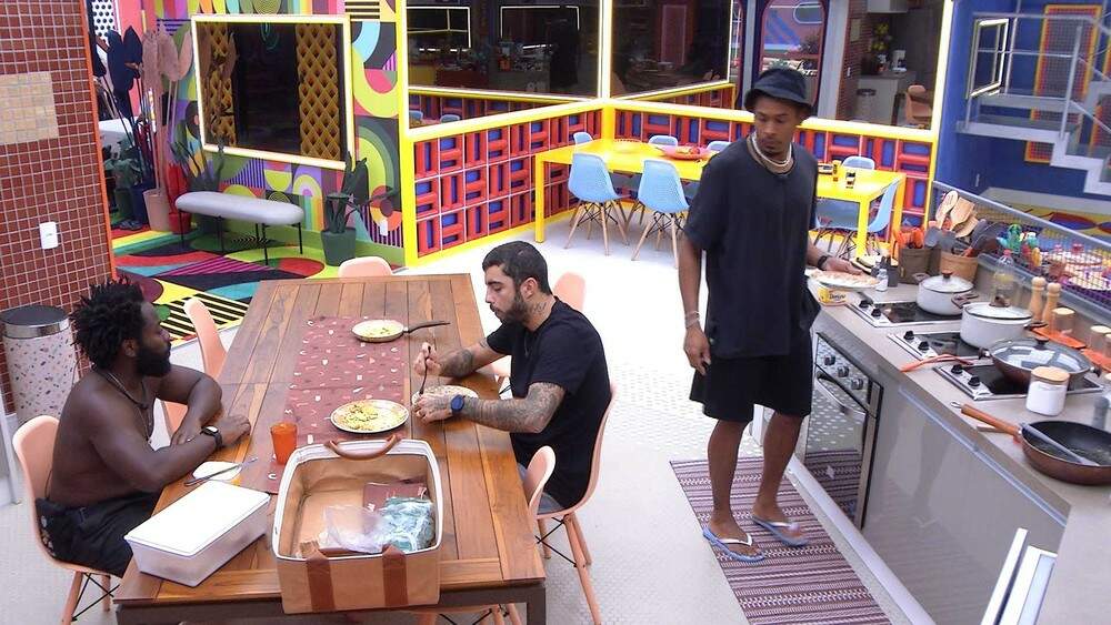 Paulo André, Douglas Silva e Pedro Scooby