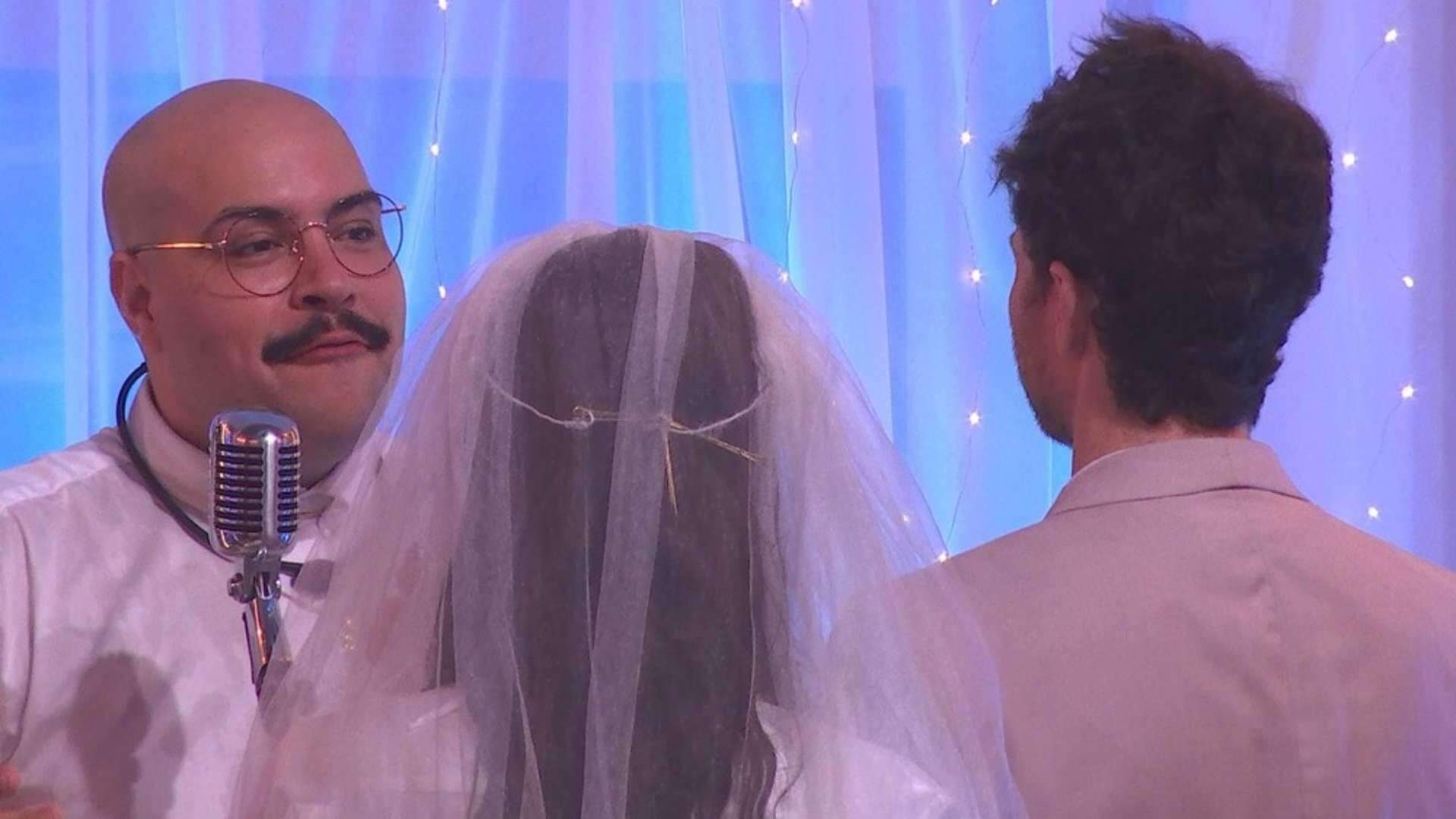 Casamento no BBB22? Participantes fazem cerimônia inusitada e web reage: “Noção zero!” - Metropolitana FM