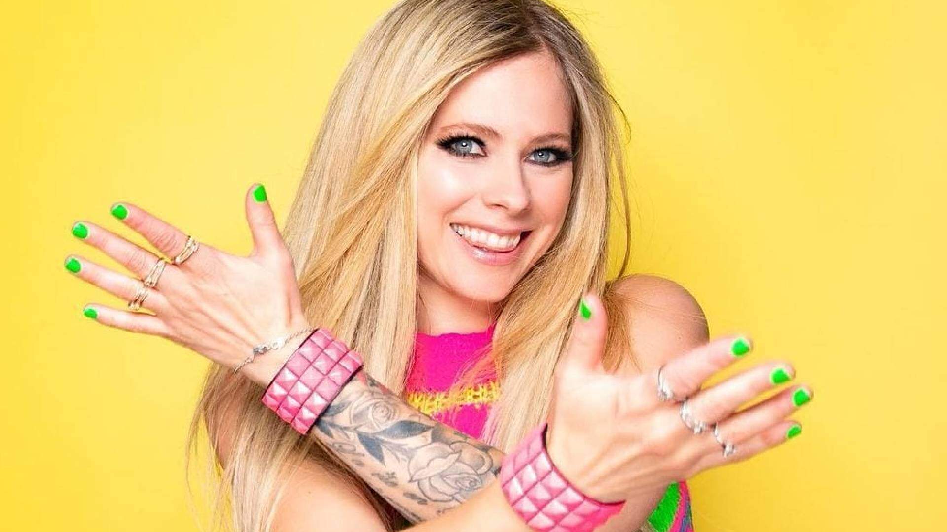 Avril Lavigne fará show em São Paulo em 2022, revela jornalista