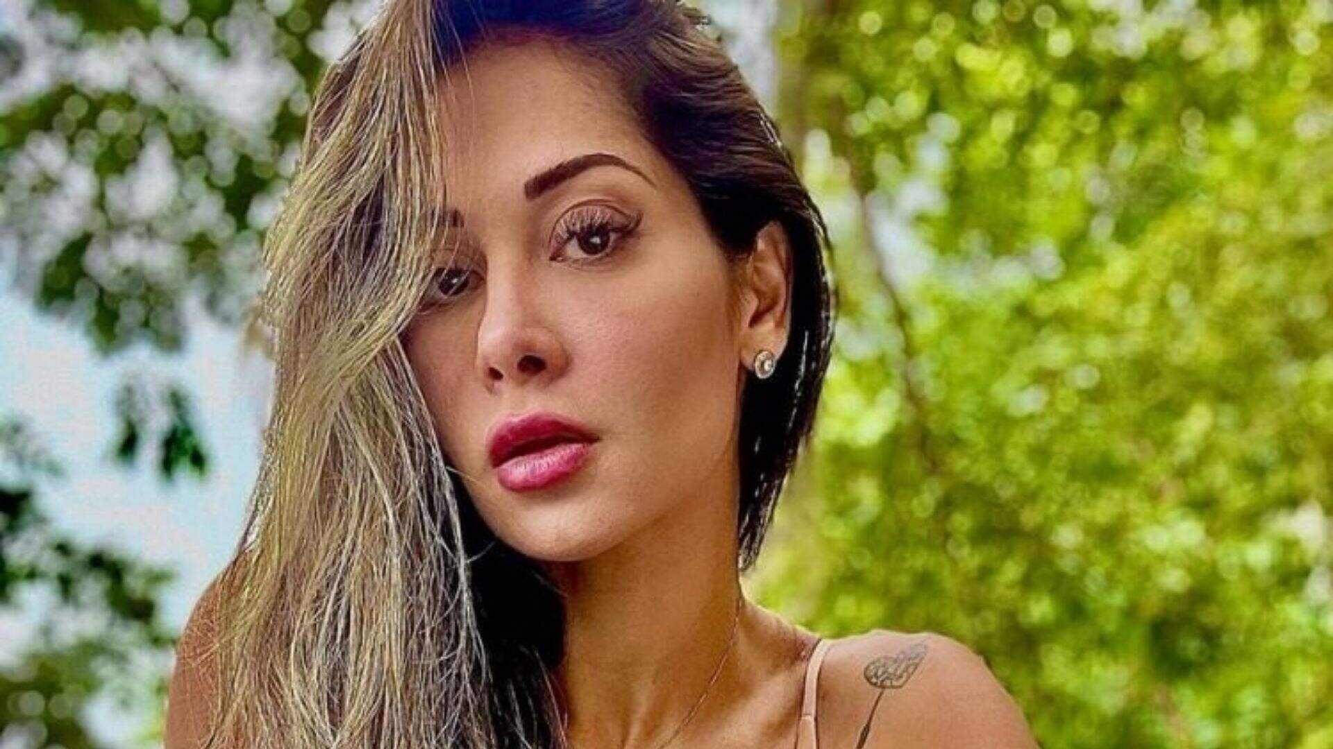 Empresária. Maíra Cardi participou da nona temporada do Big Brother Brasil, tonou-se coach de emacrecimento. Atualmente está casada com Arthur Aguiar.