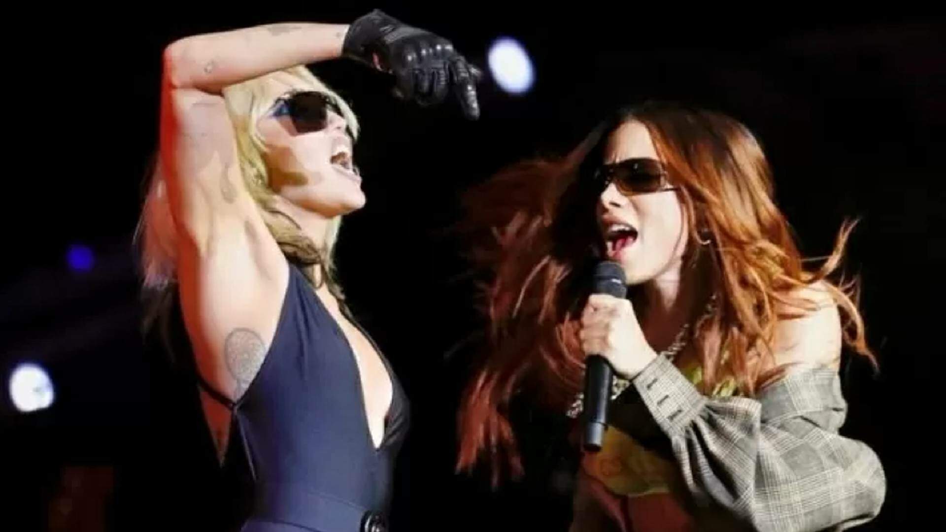 Miley Cyrus canta junto com Anitta no Lollapalooza e leva fãs ao delírio