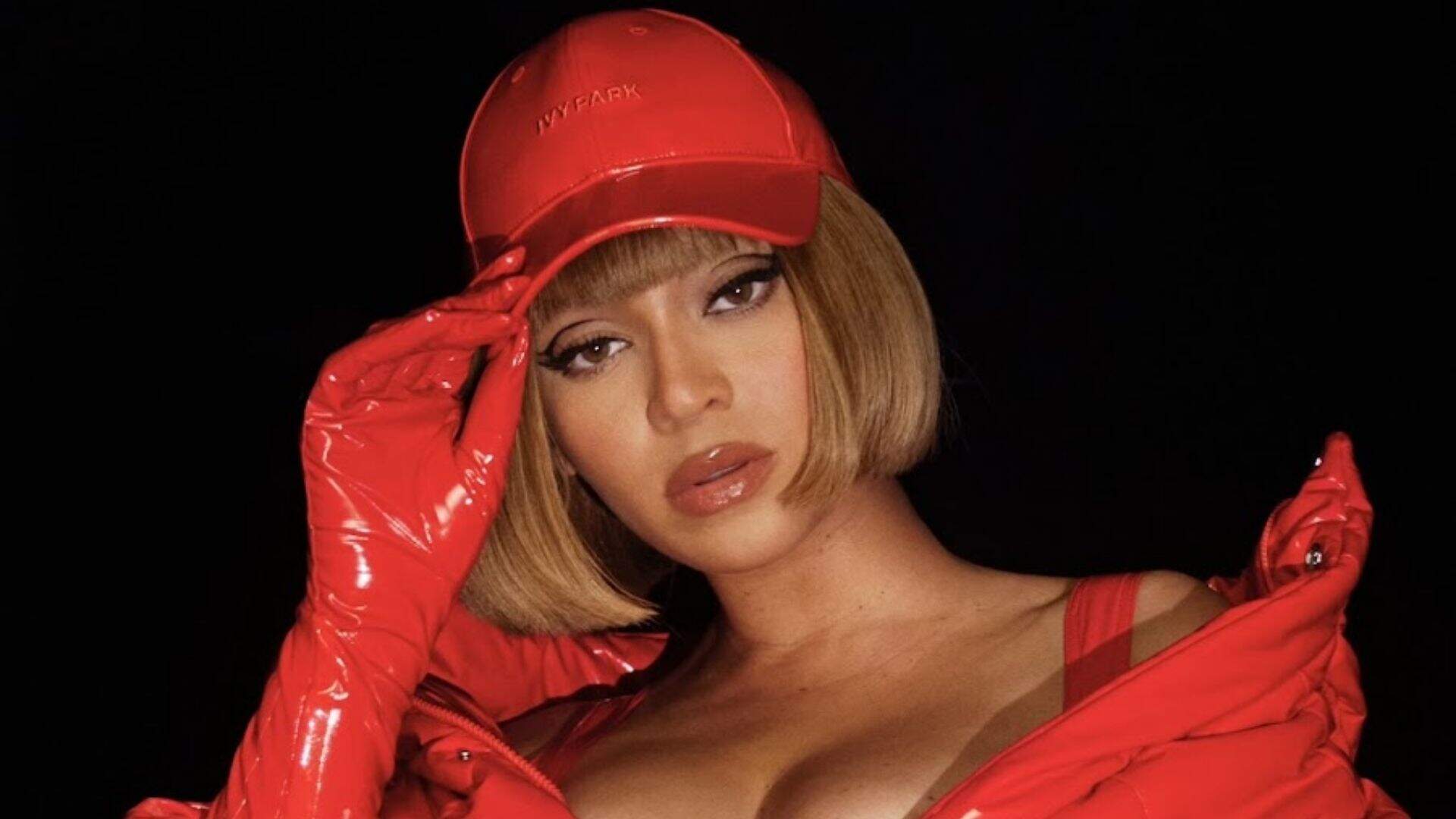 Beyoncé é uma cantora norte-americana, tornou-se conhecida em 1997 ao integrar o grupo feminino de R&B Destiny's Child, ela lançou o seu primeiro álbum solo em 2003. 