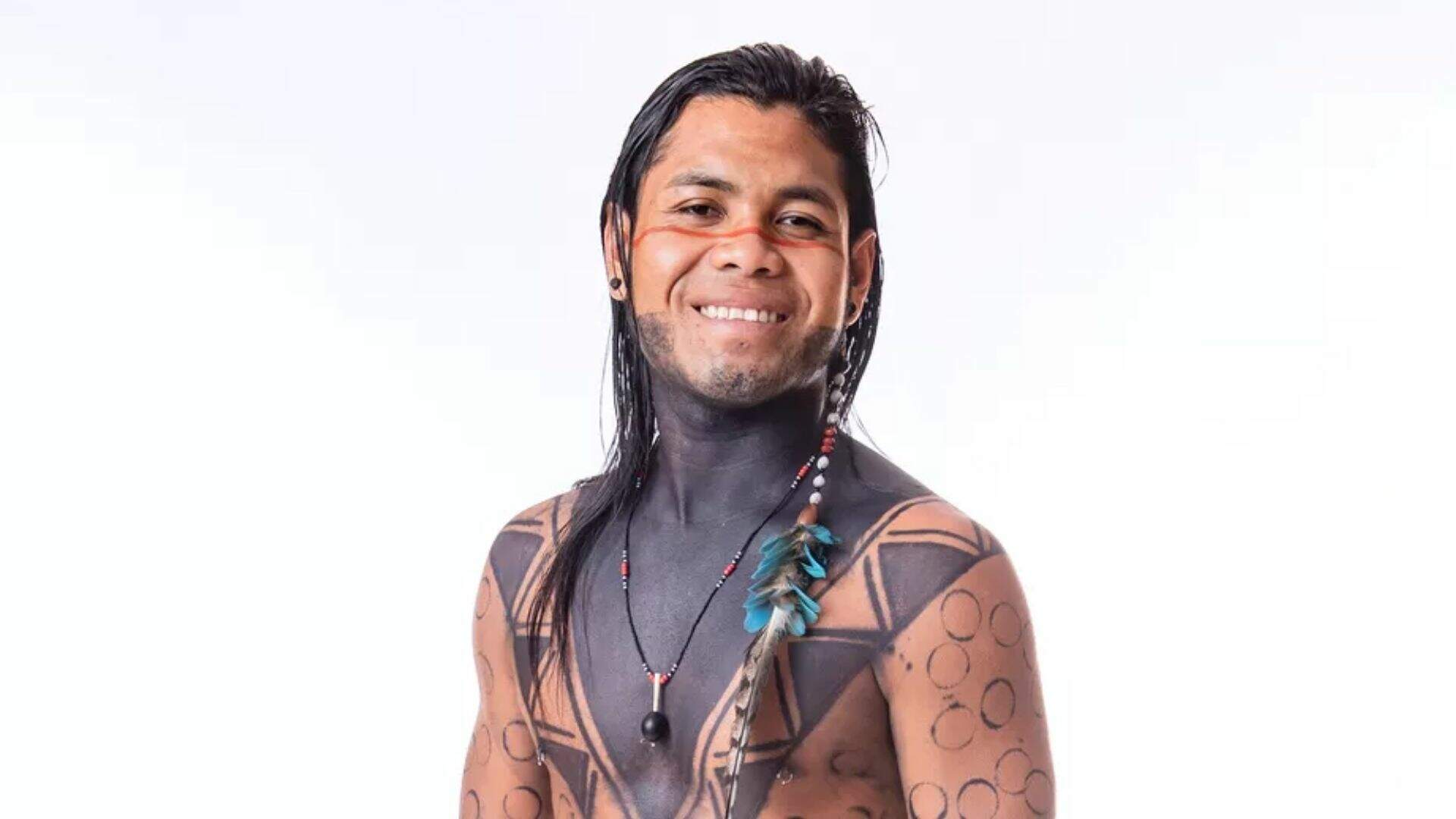 Janaron Uhãy é um tatuador brasileiro e participante do reality NO LIMITE 2022