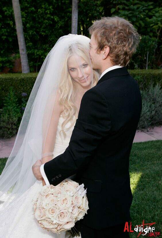 Avril Lavigne e Deryck Whibley em seu casamento 