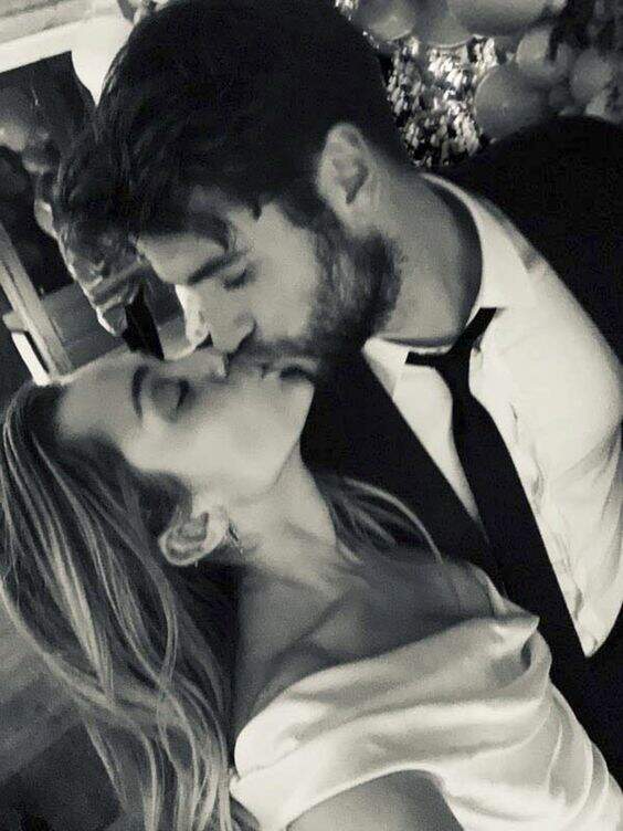 Miley Cyrus e Liam Hemsworth em seu casamento
