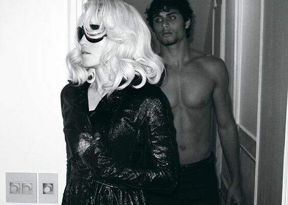 Madonna e Jesus Luz no ensaio fotográfico para W Magazine (Foto: Steven Klein) 