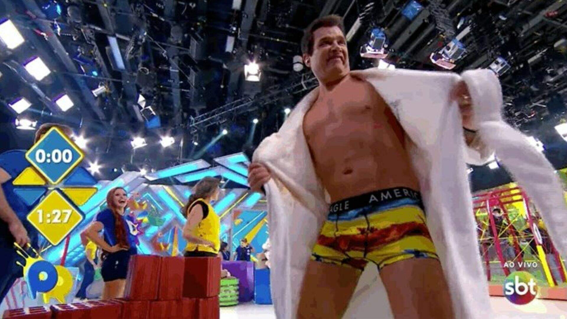 Esqueceu as câmeras! Celso Portiolli é flagrado de cueca ao vivo e motivo inesperado viraliza - Metropolitana FM