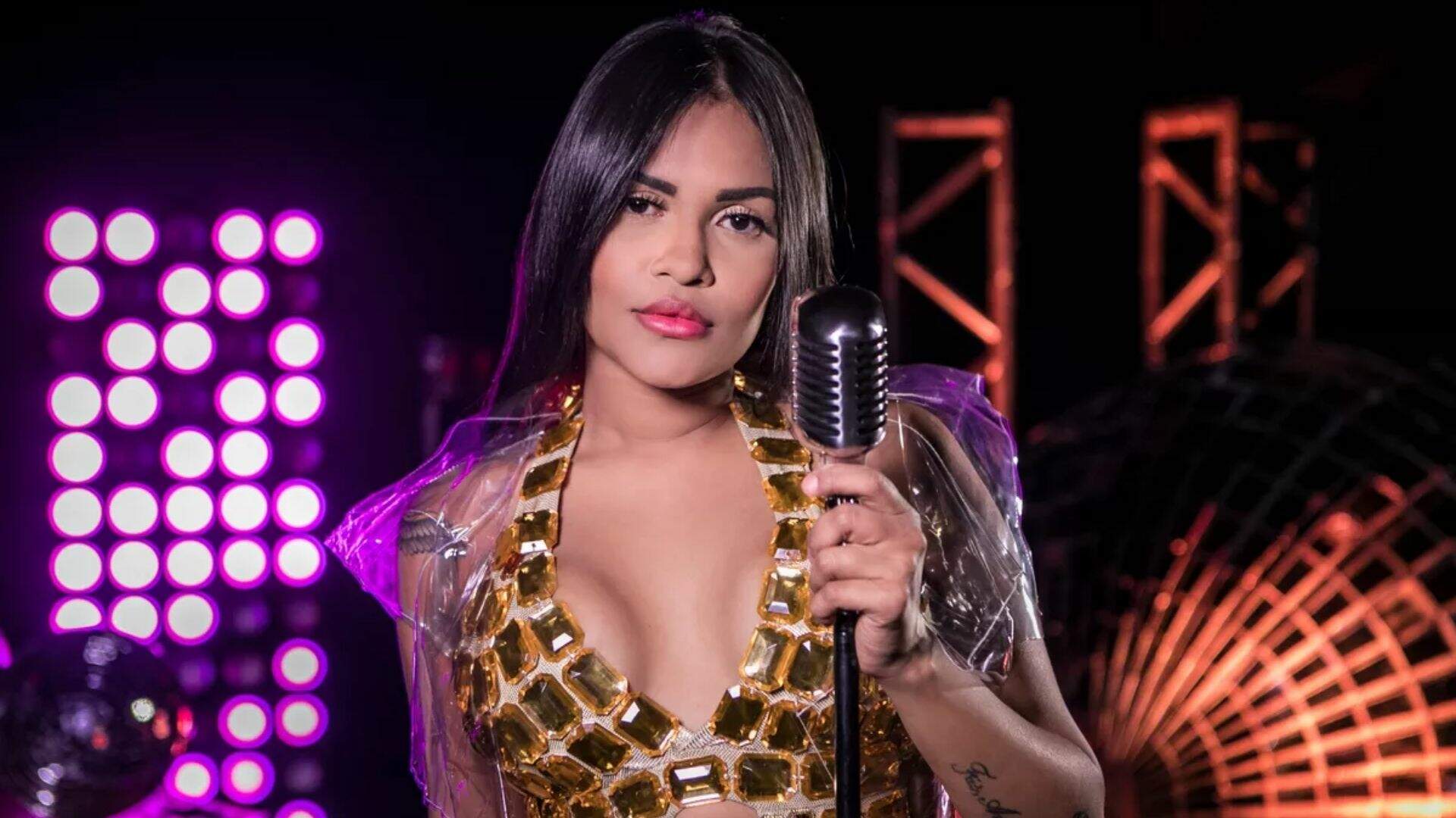 Flayslane Silva é uma cantora brasileira, ela participou da vigésima temporada do Big Brother Brasil