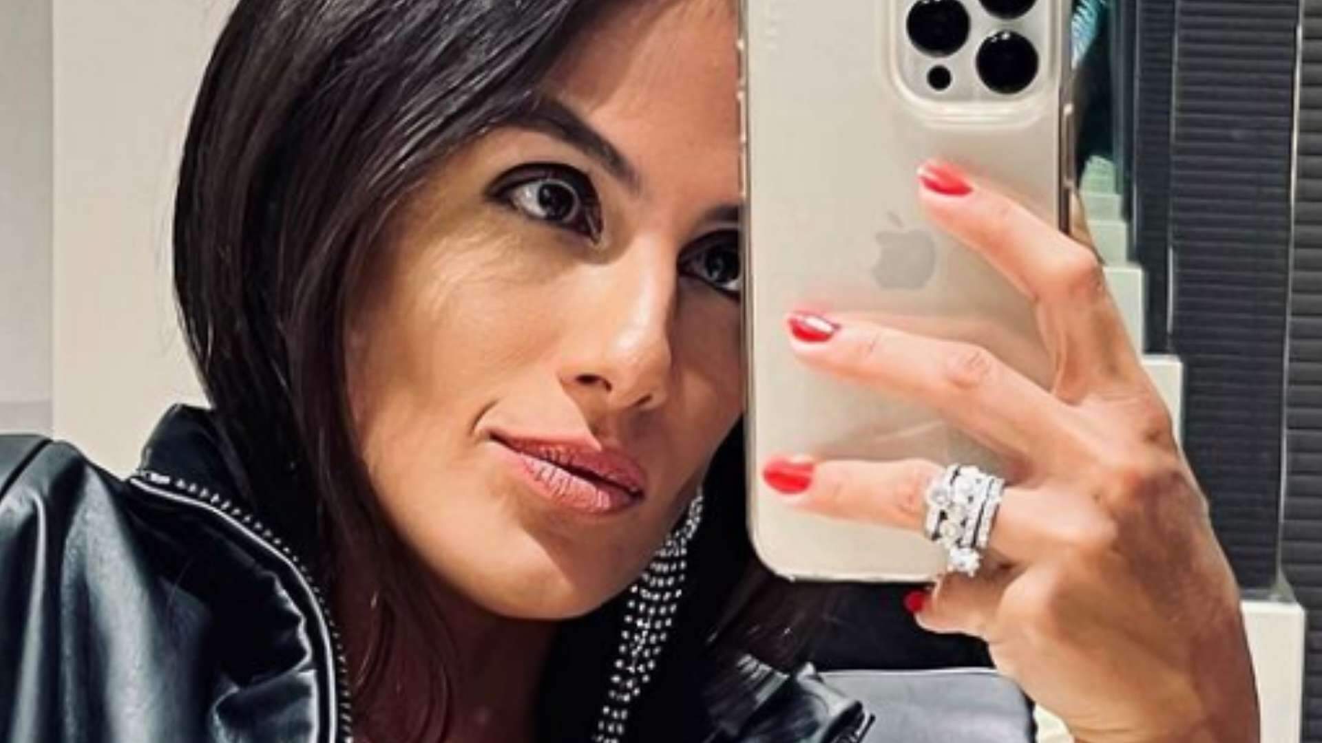 Ex-BBB Carol Peixinho aposta em nova lingerie preta e exibe ângulos de tirar o fôlego - Metropolitana FM