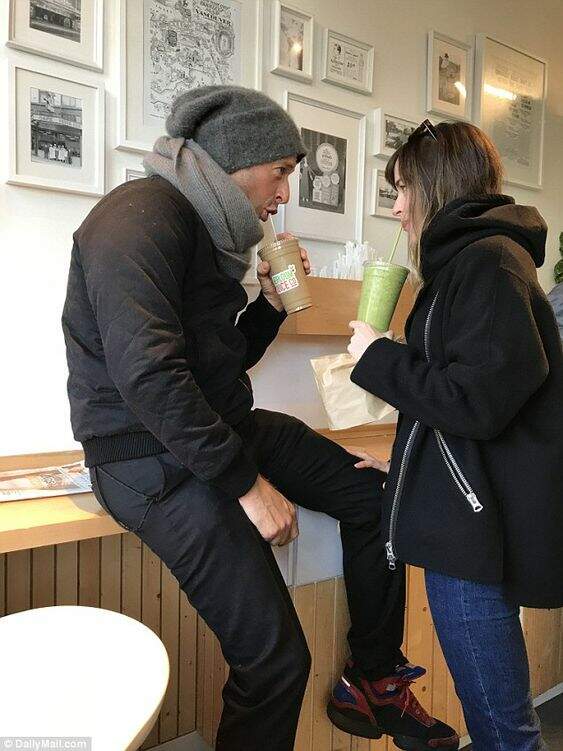 Chris Martin e Dakota Johnson (Foto: DailyMail)