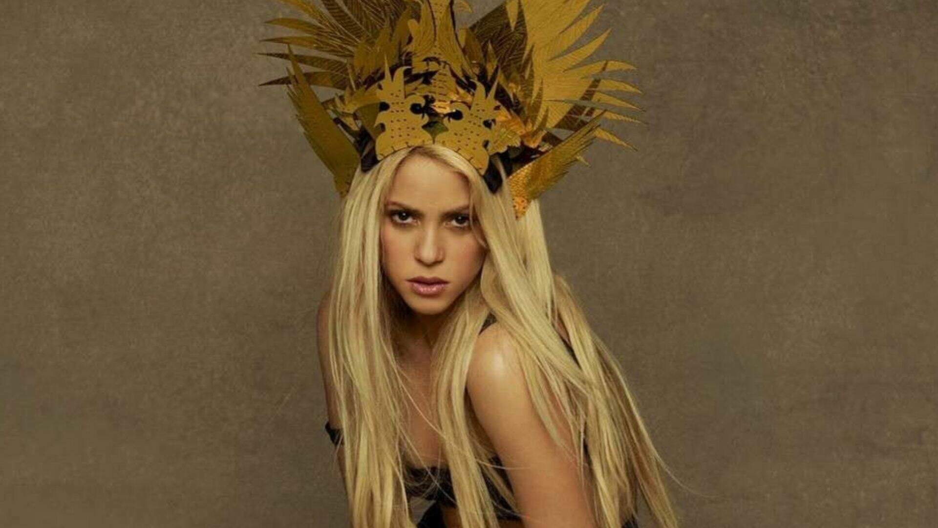Shakira é uma cantora colombiana, ela iniciou a sua carreira nos Anos 90 e é a dona dos singles 
