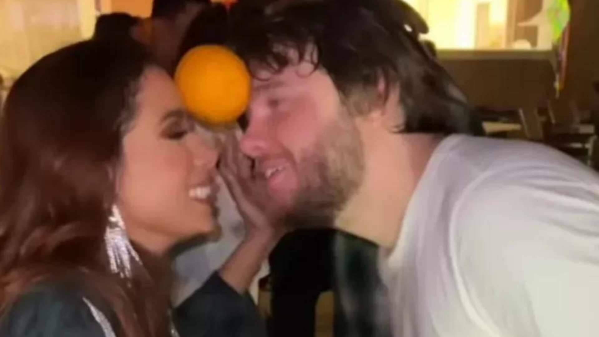 Anitta assume namoro ao aparecer em vídeo com homem na cama: “Agora foi” - Metropolitana FM