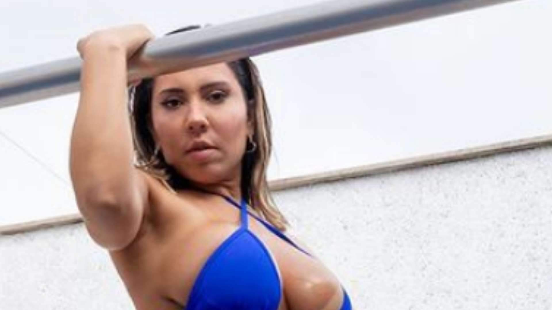Mulher Melão faz faxina em sua casa com pose e roupas polêmicas: “Só limpando” - Metropolitana FM