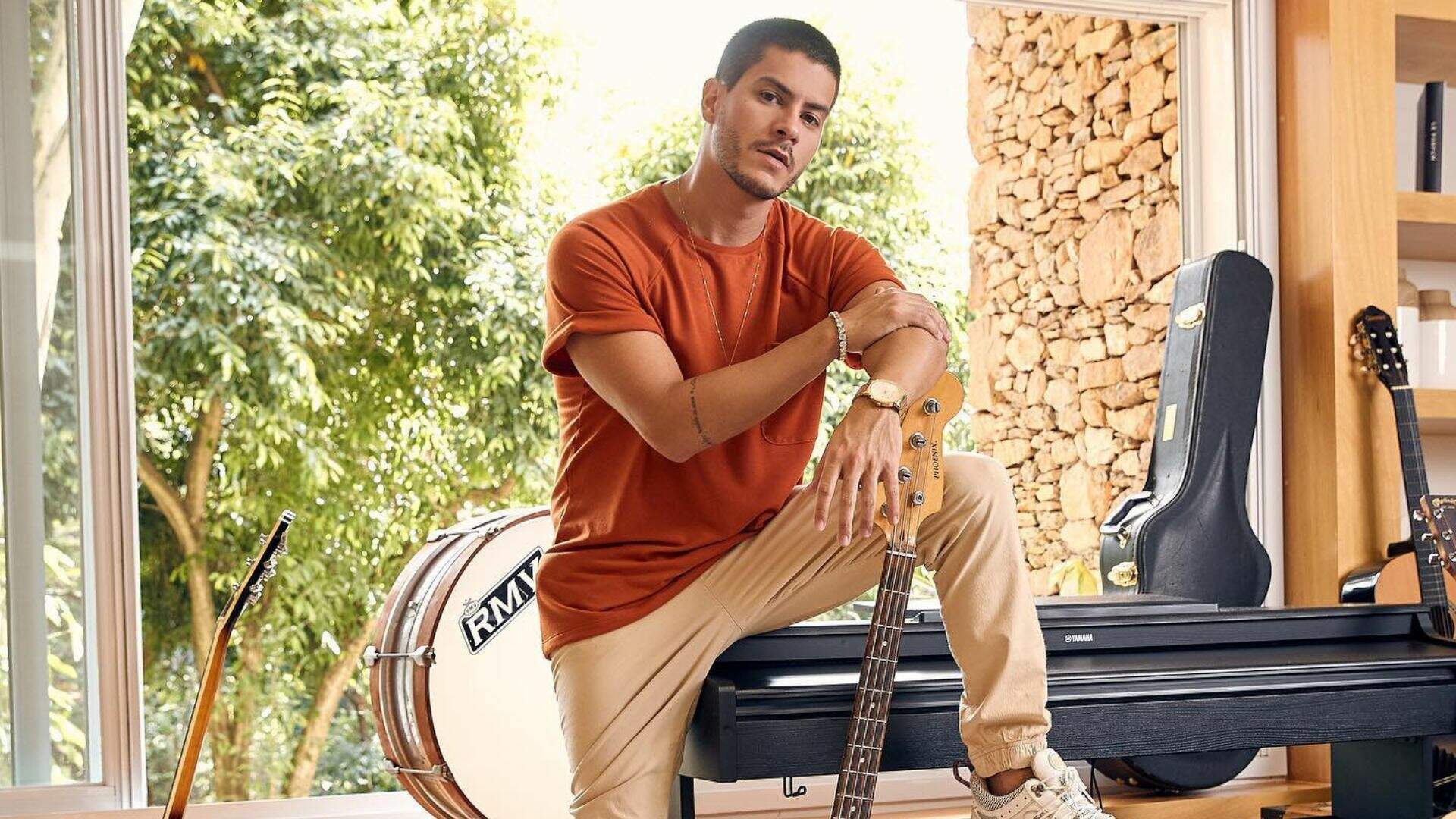 Com o fim do Big Brother Brasil 22, Arthur Aguiar decidiu focar na sua carreira musical