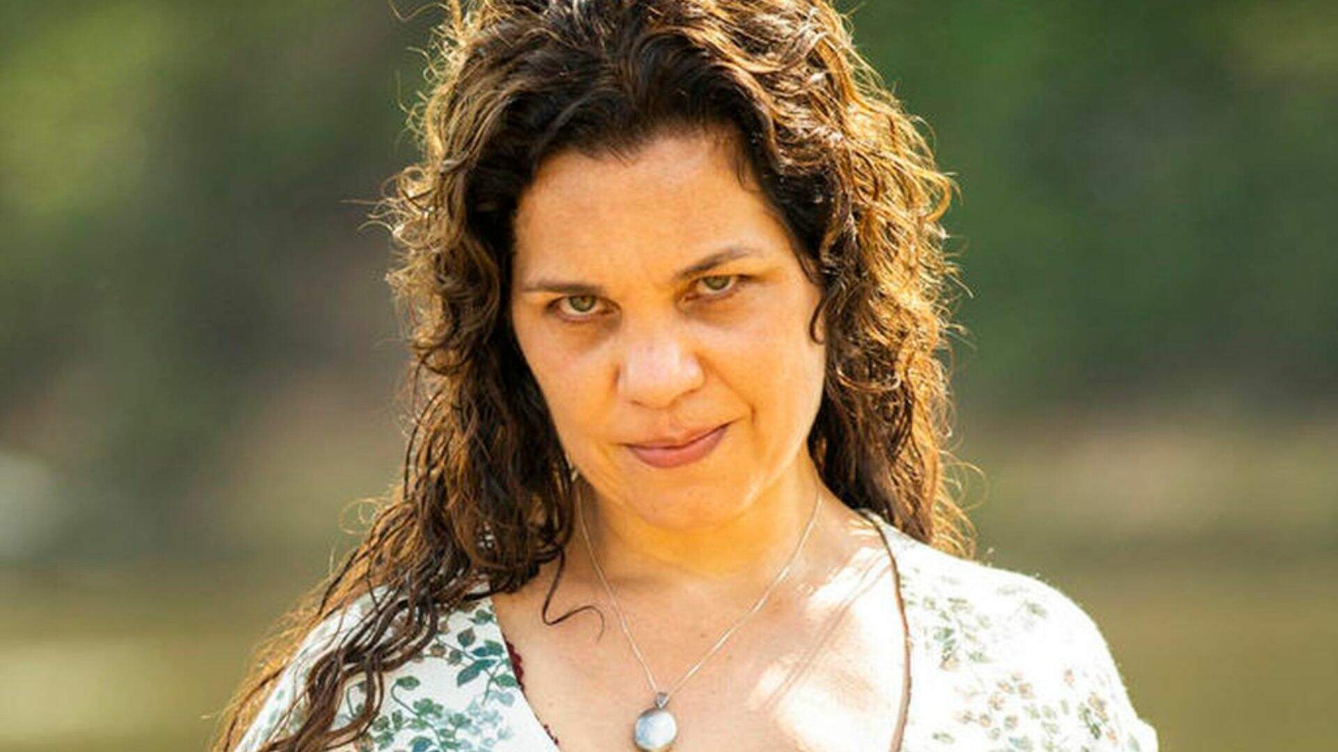 Pantanal: após ser expulsa de casa, Maria Bruaca atira em Tenório