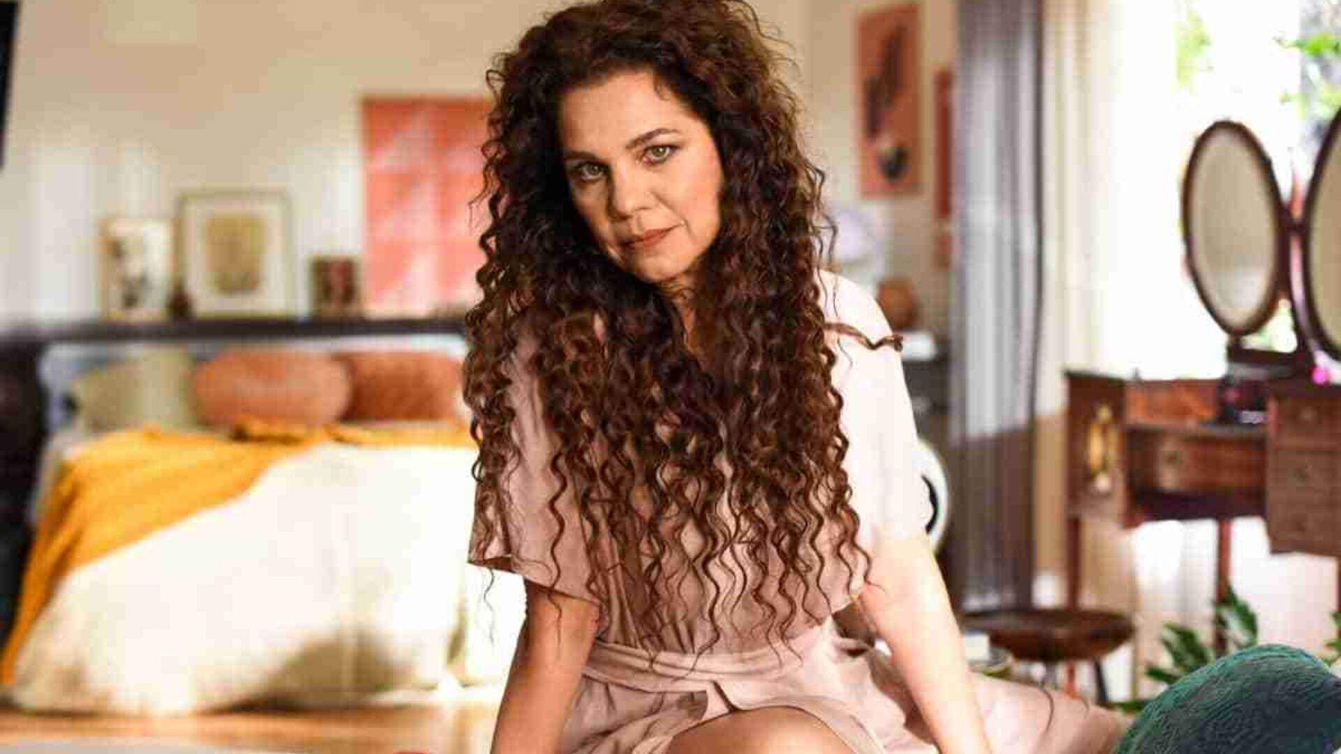 Isabel Teixeira é uma atriz brasileira, ela interpretou Jane D'Ávila em 'Amor de Mãe', Anele Burko em 'Dsalma' e Maria Bruaca em 'Pantanal'