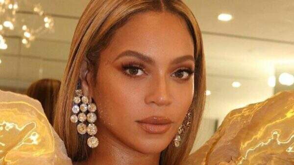 Ao promover lançamento de novo álbum, Beyoncé posta foto especial e detalhe rouba a cena