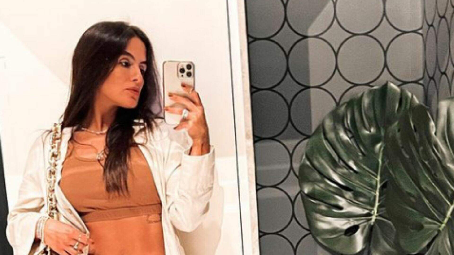 Carol Peixinho aproveita espelho de banheiro para mostrar marquinha polêmica: “Sensualizou”